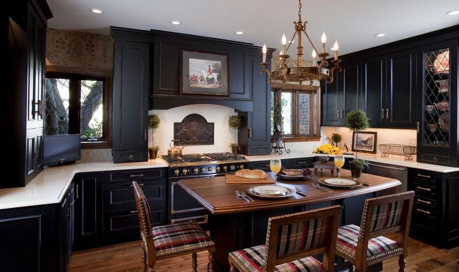u-shaped-large-traditional-black-kitchen costs an average of $15,000–$40,000